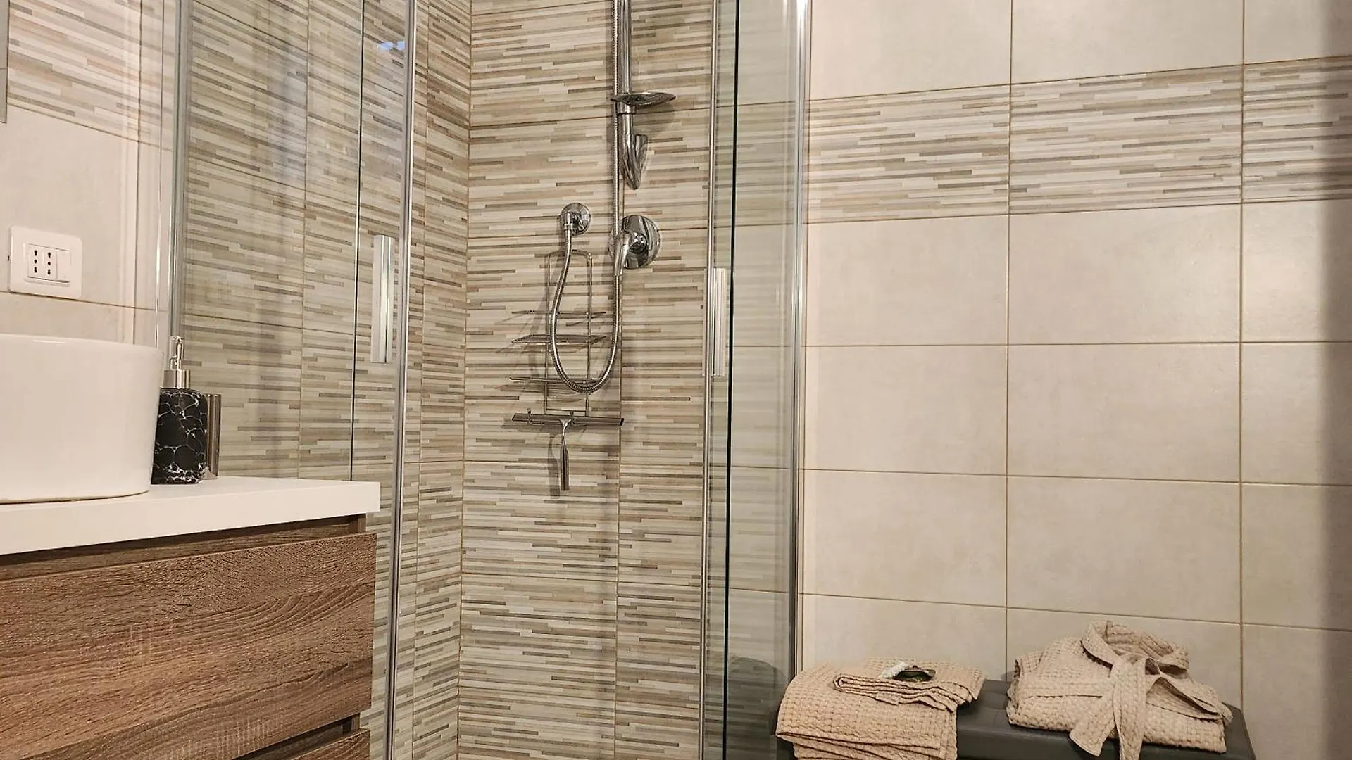 Appartamento Comfort Malpensa Check In H 24 Posto Auto Privato Casorate Sempione Bed & Breakfast